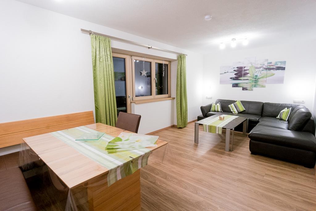 Haus Schennach Apartment Mayrhofen Ruang foto